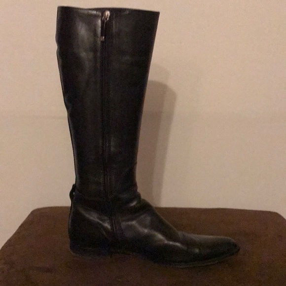 black boots - Picture 3 of 4